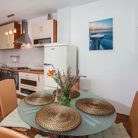 Thalassa Apartment