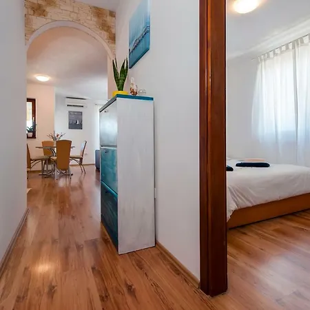 Thalassa Apartment *