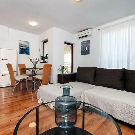 Thalassa Apartment *