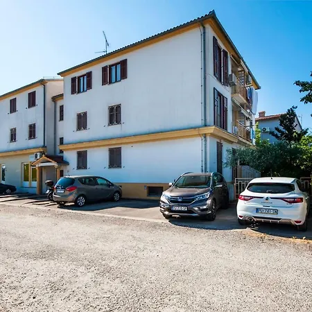 Thalassa Apartment *