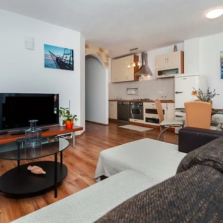 Thalassa Apartment